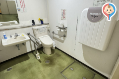 鳩山町立図書館(1F)のオムツ替え台情報