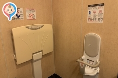 不二家 大宮北袋店(みんなのトイレ内)のオムツ替え台情報