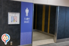 加賀温泉駅(新幹線男子トイレ)のオムツ替え台情報