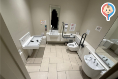 WACCA 池袋(5F 多目的トイレ)のオムツ替え台情報