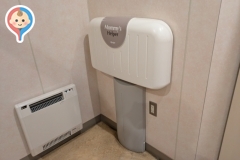 ESTクリニック(1F)のオムツ替え台情報