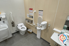 サンドラッグ(1F)のオムツ替え台情報