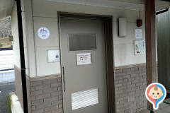 夕日ヶ浦木津温泉駅　公衆トイレ(1F)のオムツ替え台情報