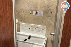 ガスト 押部谷店　女子トイレのオムツ替え台情報