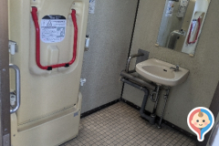 東京水辺ライン 小豆沢のりば多機能トイレのオムツ替え台情報