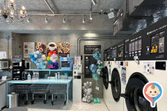 コインランドリー＆カフェ「しろふわランドリー明大前店」Shirofuwa Laundry＆Cafe