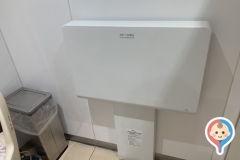 オーストリート（トイレ内）(1F)のオムツ替え台情報