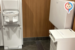 Katsuoji temple souvenir shop(1F)のオムツ替え台情報