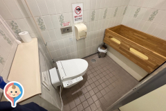 あじさい園地公衆トイレのオムツ替え台情報