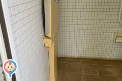 東松戸ゆいの花公園 マグノリアハウス横 多機能トイレ内(1F)のオムツ替え台情報