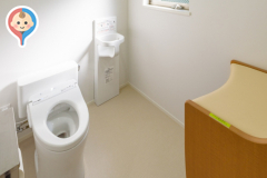 じんの小児科(1F)のオムツ替え台情報