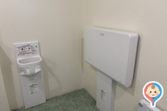 いらぶ大橋　海の駅(屋外多目的トイレ)のオムツ替え台情報