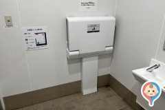 ミツコシマエ ヒロバスのオムツ替え台情報