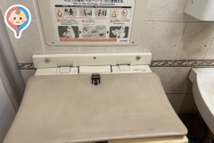サイゼリヤ 三田慶大前店(B1)のオムツ替え台情報