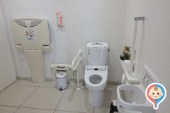 東海三菱自動車販売（株） 富士中央店(1F)のオムツ替え台情報
