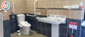 クスリのアオキ六丁の目店のオムツ替え台情報