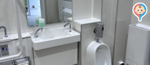 万博記念公園 外トイレのオムツ替え台情報