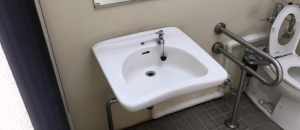 一ツ木公園(多目的トイレ)のオムツ替え台情報