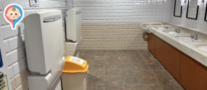 あみアウトレット女性トイレ内オムツ替え(1F)のオムツ替え台情報