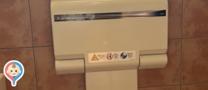 コメダ珈琲　カインズ市原店のオムツ替え台情報