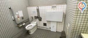 北口トイレ(1F)のオムツ替え台情報