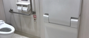 イオン南越谷店みんなのトイレ(1F)のオムツ替え台情報