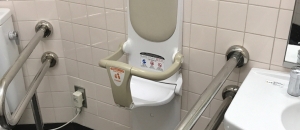 ライフ 本庄店(3F 多目的トイレ内)のオムツ替え台情報