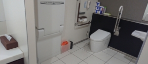 東海マツダ販売株式会社　竜美ヶ丘店(1F)のオムツ替え台情報