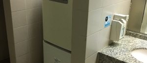 西新宿駅改札内トイレ(1F)のオムツ替え台情報