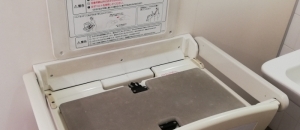 成田山新勝寺前トイレのオムツ替え台情報