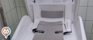 西明石駅東出口トイレ(2F)のオムツ替え台情報