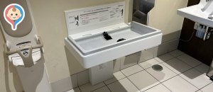 りくろーおじさんの店 彩都の森店のオムツ替え台情報