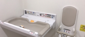 クスリのアオキ　武豊店(1F)のオムツ替え台情報