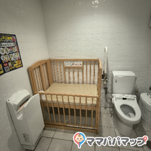 プラチナ ドン・キホーテ白金台店(2F)のオムツ替え台情報 画像1