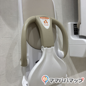 クスリのアオキ 中島中町店の授乳室・おむつ替え台の写真(1枚目)