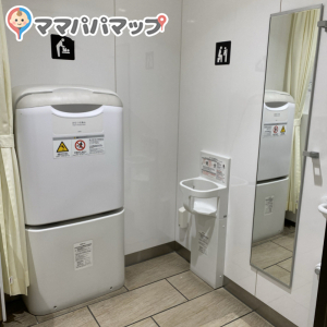 新幹線三河安城駅 改札内 多目的トイレ(1F)のオムツ替え台情報 画像3