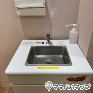 簡単な手洗い場。お湯は出ませんのでミルクの調合は出来ません。
