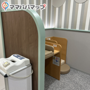御殿場プレミアム・アウトレット(WEST-シェイクシャック前)の授乳室・オムツ替え台情報 画像3