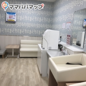 Diaper changing tables