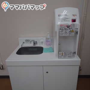 お湯ありました。会議室？を入って右手にあります。