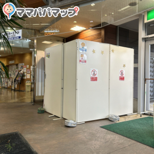 パーティションによる簡易授乳室です