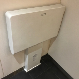 ＪＲ恵比寿駅(1F 改札内 トイレ内)のオムツ替え台情報 画像1