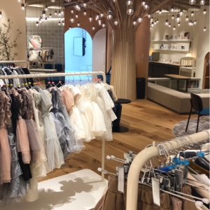 店内(衣装コーナー)