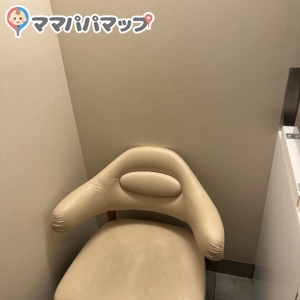 女性トイレ内の個室の鍵付き授乳室