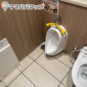 とやマルシェ(1F)の授乳室・おむつ替え台の写真(2枚目)