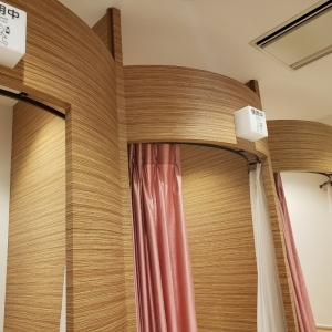 ダイバーシティ東京 プラザ(6F 西アトリウム側トイレ ベビー休憩室)の授乳室・おむつ替え台の写真(6枚目)
