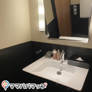 ブルガリホテル東京の授乳室・おむつ替え台の写真(2枚目)