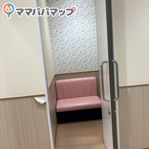 ホームズ草加舎人店(1F)の授乳室・オムツ替え台情報 画像3