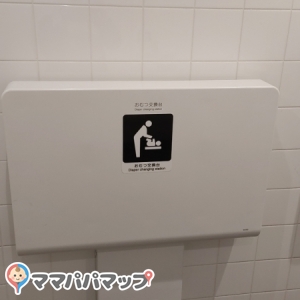 ジーユー豊川正岡店(1F)のオムツ替え台情報 画像3