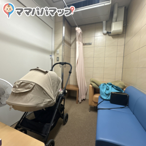 東京メトロ上野駅　駅事務室・お忘れ物取扱所・定期券うりば(駅事務室の職員の方に声をかけて使わせてもらえます。近くのJRは改札内（有料）、マルイは11時〜でヘビーカーでは地下からは階段があるので行きにくいのでこちらがオススメ)の授乳室情報 画像1